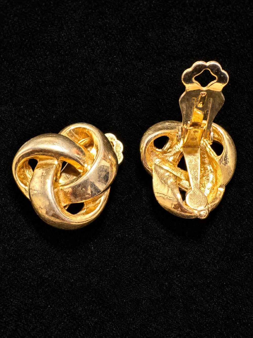 ⚜️ Gold-Tone Knot Clip-On Earrings | Classic Love Knot | Bold 💗